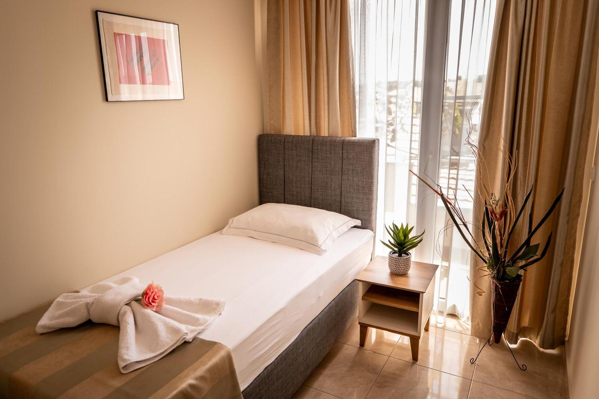 Rodos House Hotell Pomorie Exteriör bild
