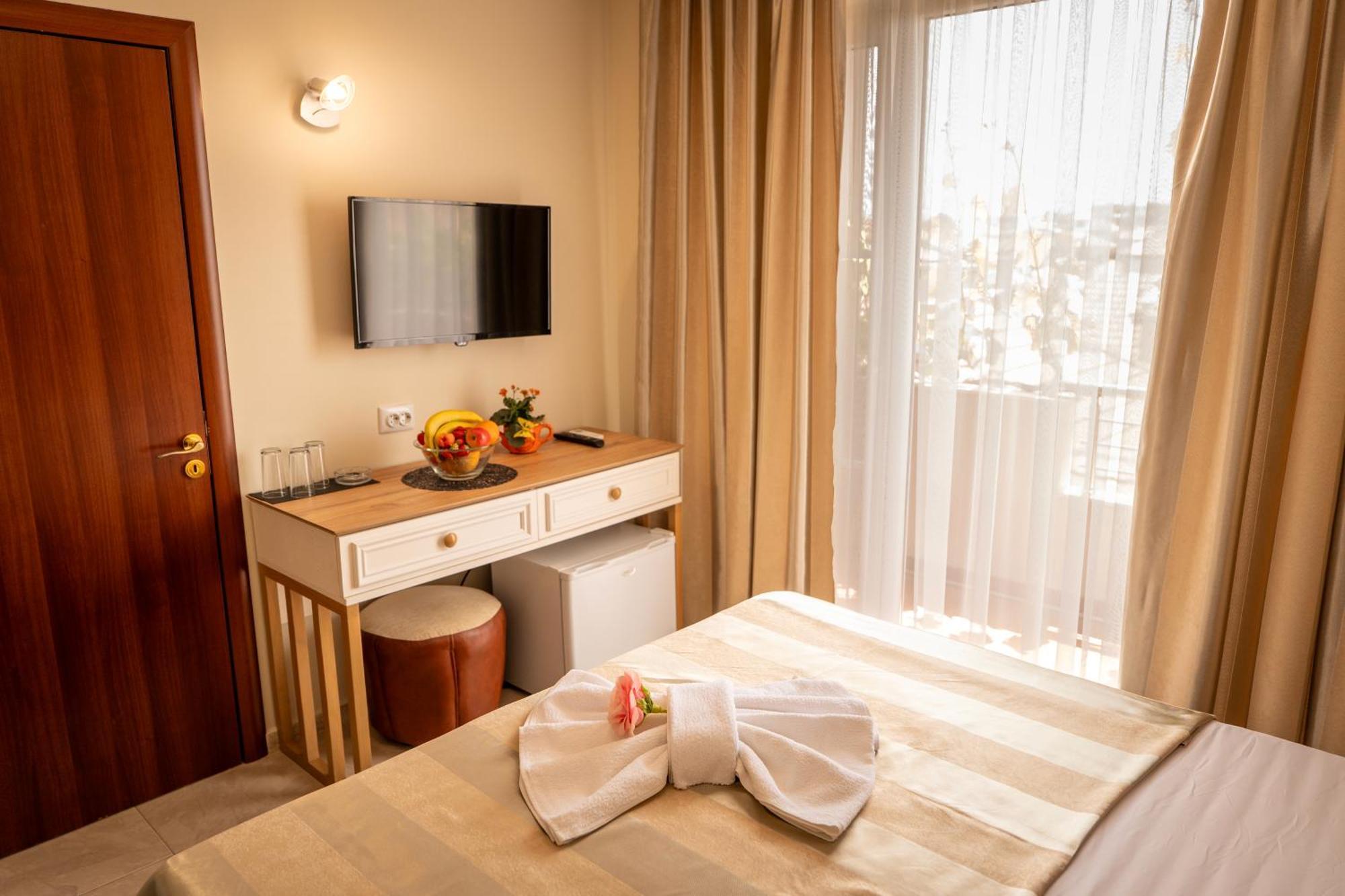 Rodos House Hotell Pomorie Exteriör bild