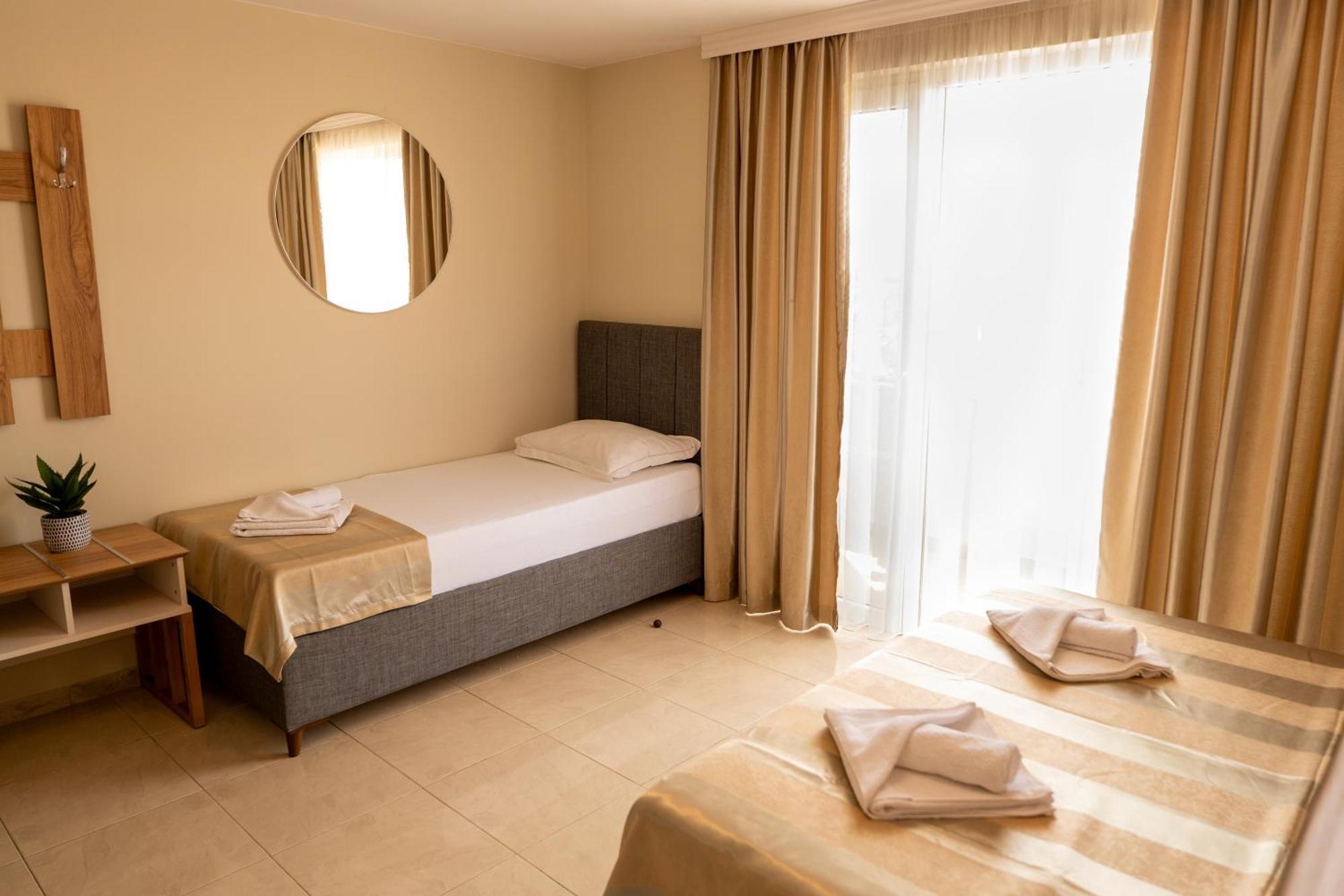 Rodos House Hotell Pomorie Exteriör bild