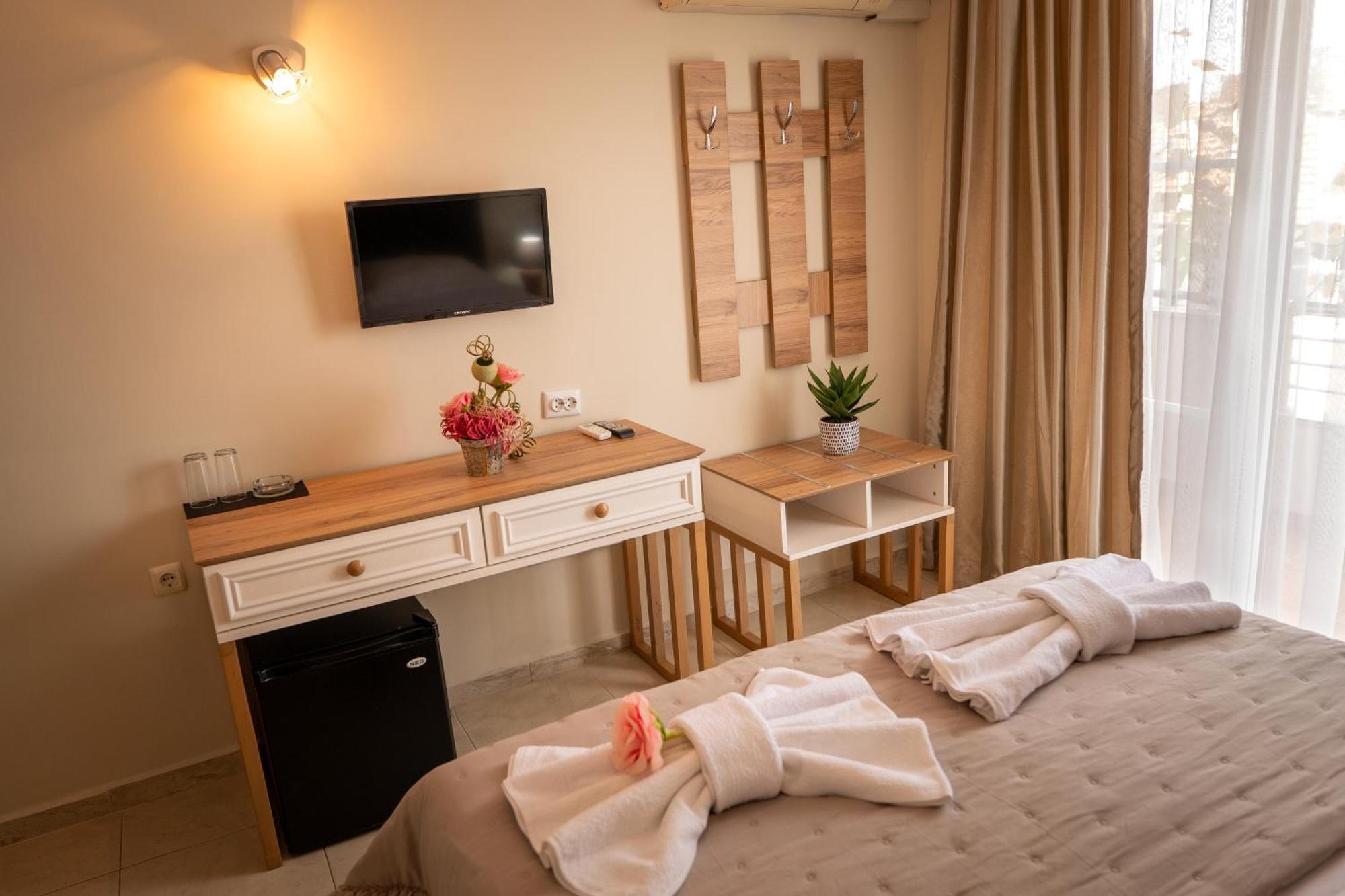 Rodos House Hotell Pomorie Exteriör bild