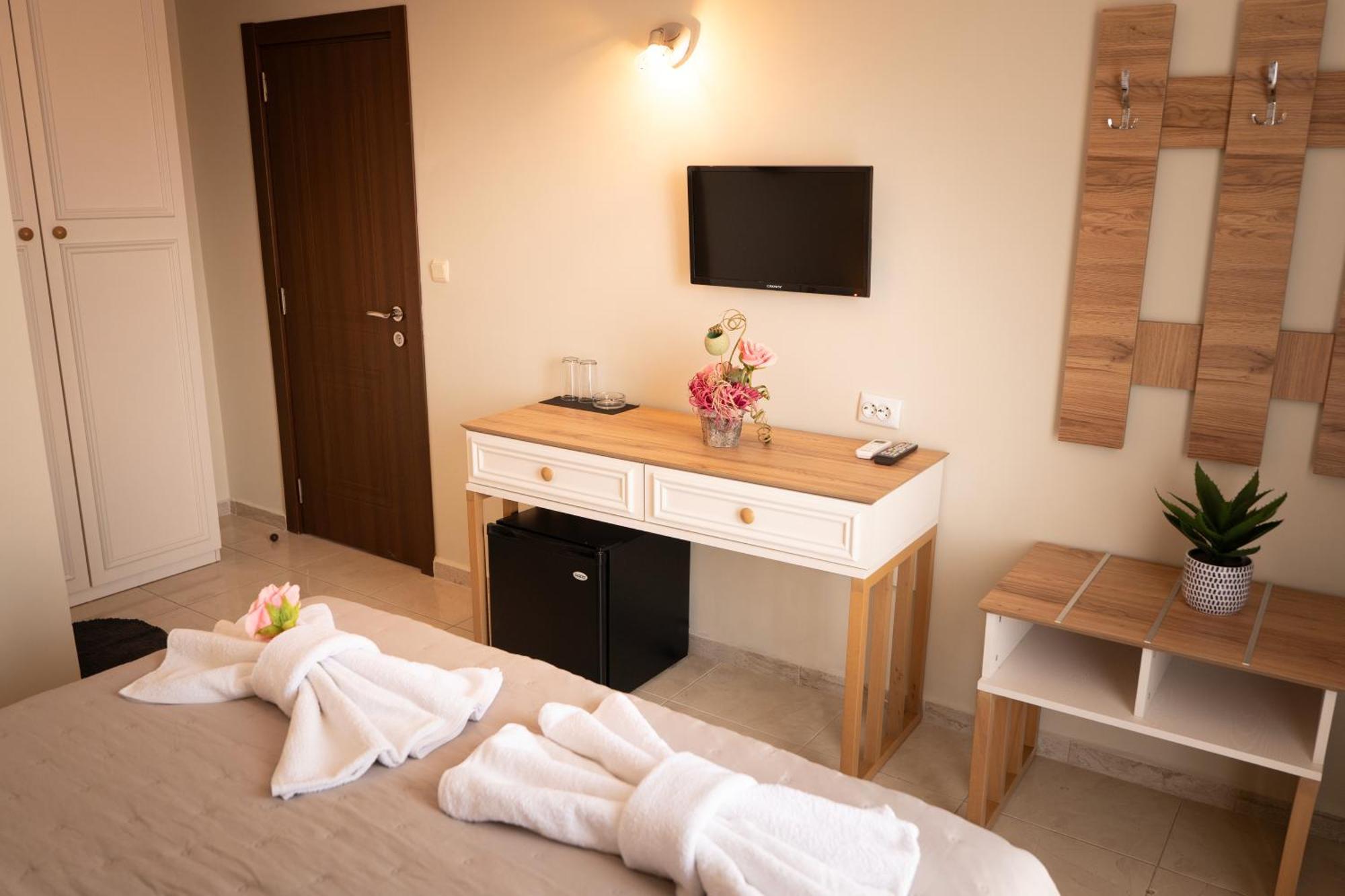 Rodos House Hotell Pomorie Exteriör bild
