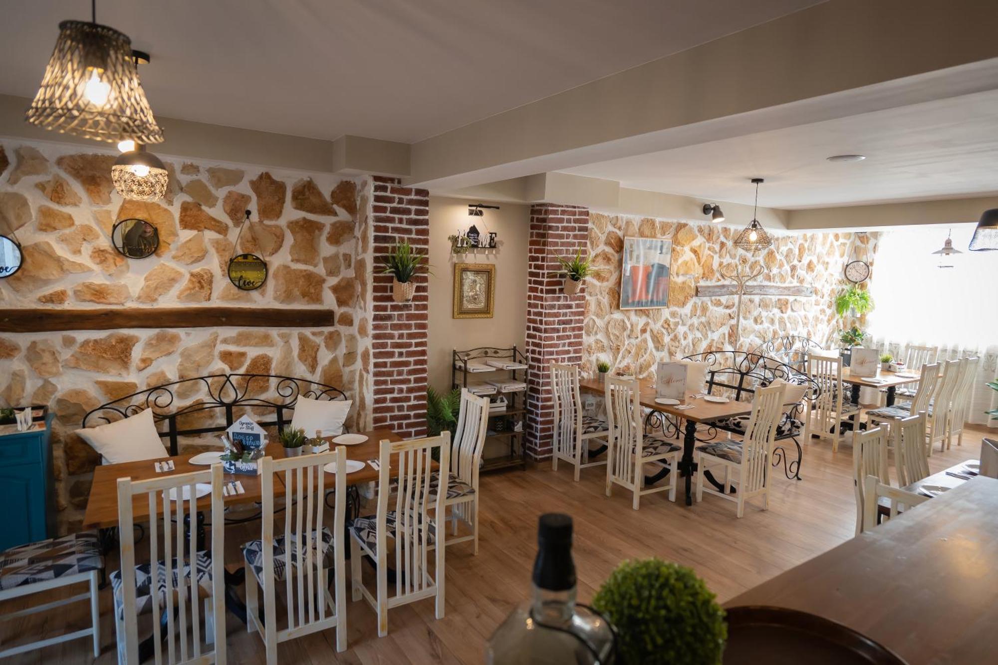 Rodos House Hotell Pomorie Exteriör bild